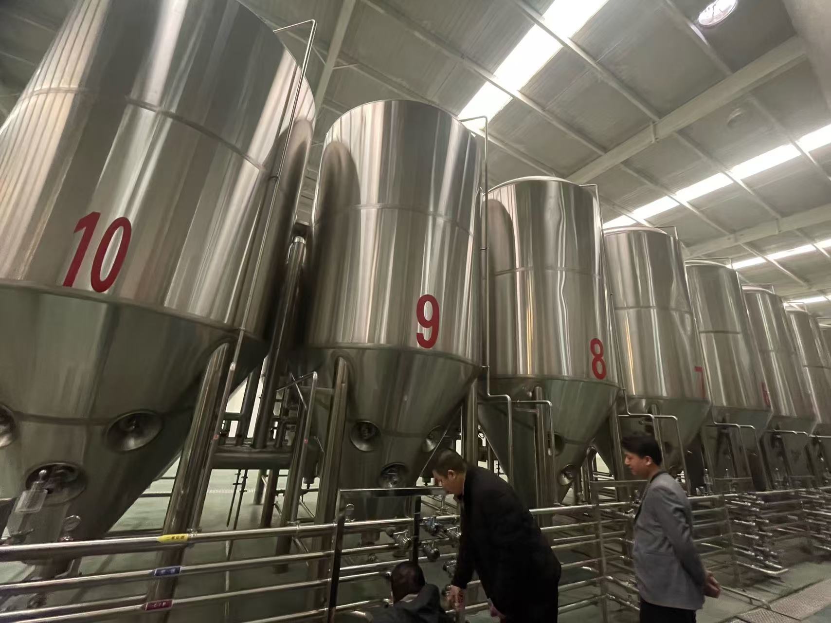 铁西精酿啤酒设备厂—平面布置、设备设计、制造、调试、培训等一条龙服务